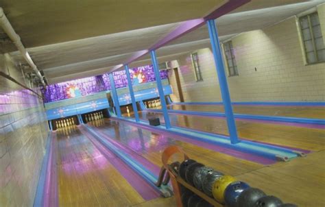 Bowling alleys in kentucky. Things To Know About Bowling alleys in kentucky. 